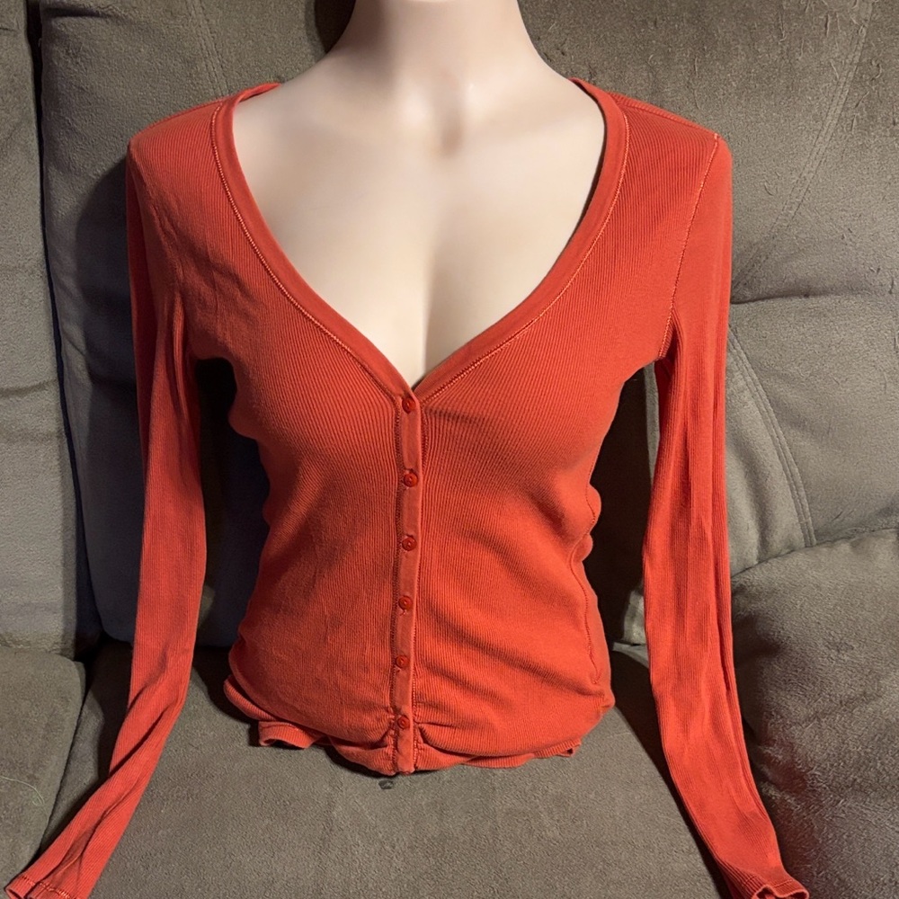 Women's V-Neck Button-Up Top - Orange 
Cinches on sides/ great with leggings